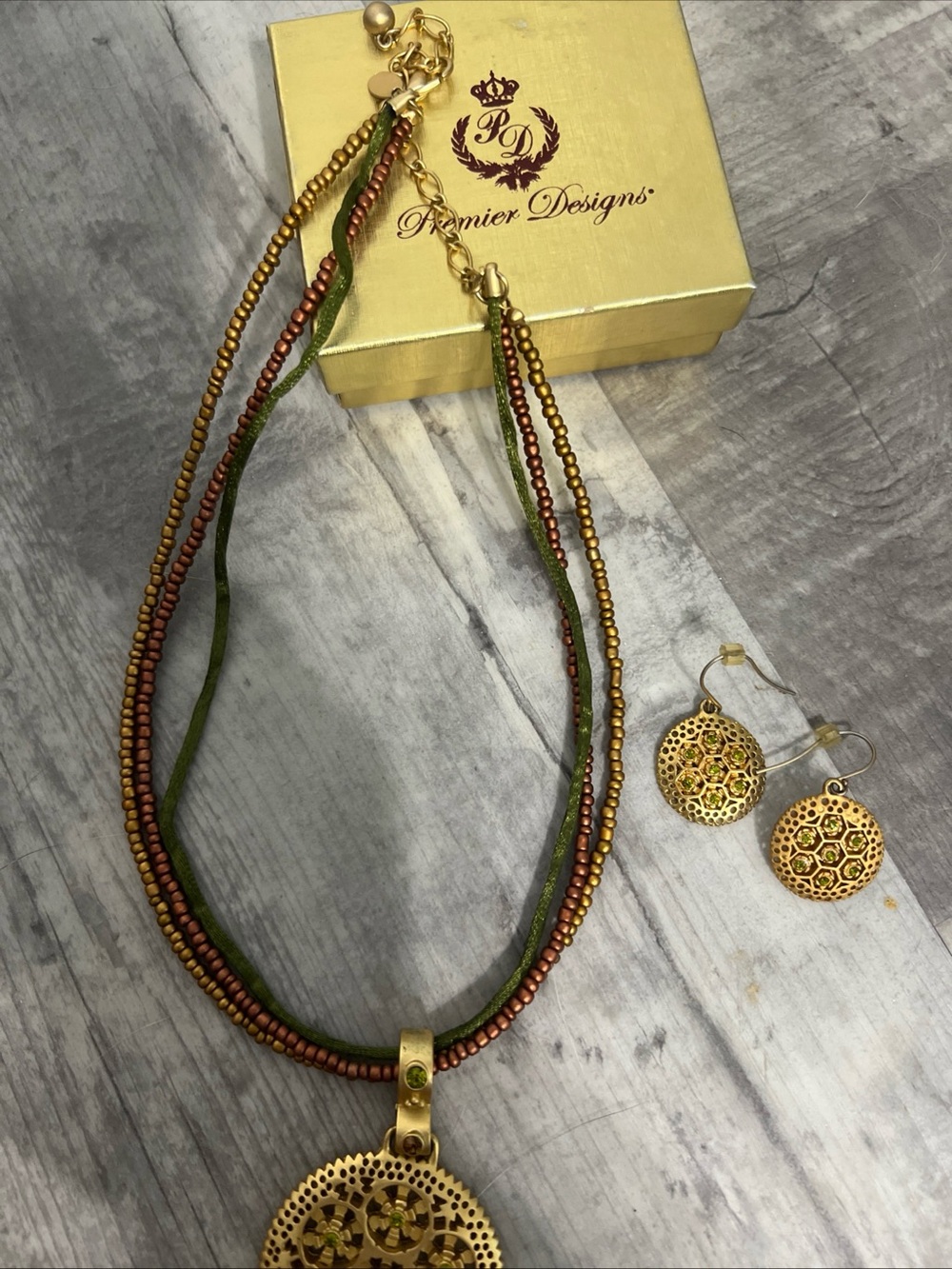 Premier Designs Bamboo Filigree Pendant Necklace with Green Accents - Picture 4 of 4